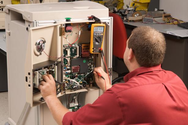 Fluke 179 sand RMS digital multimeter med reference 1645996 fra mærket FLUKE