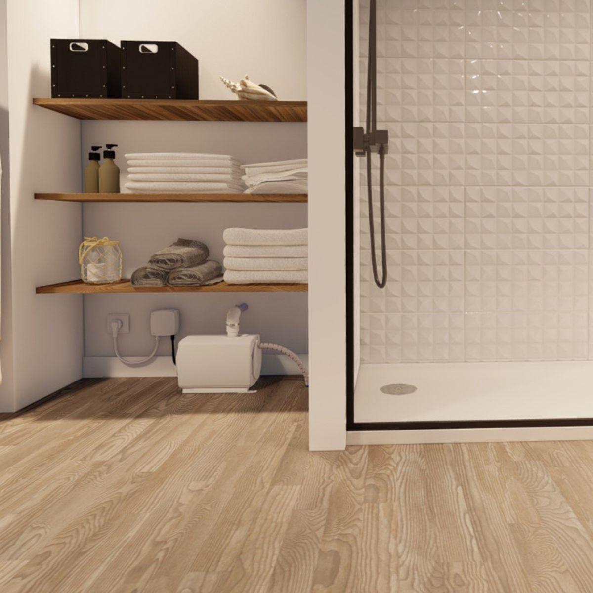 Sugende vandpumpe med afløb til bruser SFA Sanifloor+ 3 med reference HIFLOOR3 fra mærket SFA SANITRIT