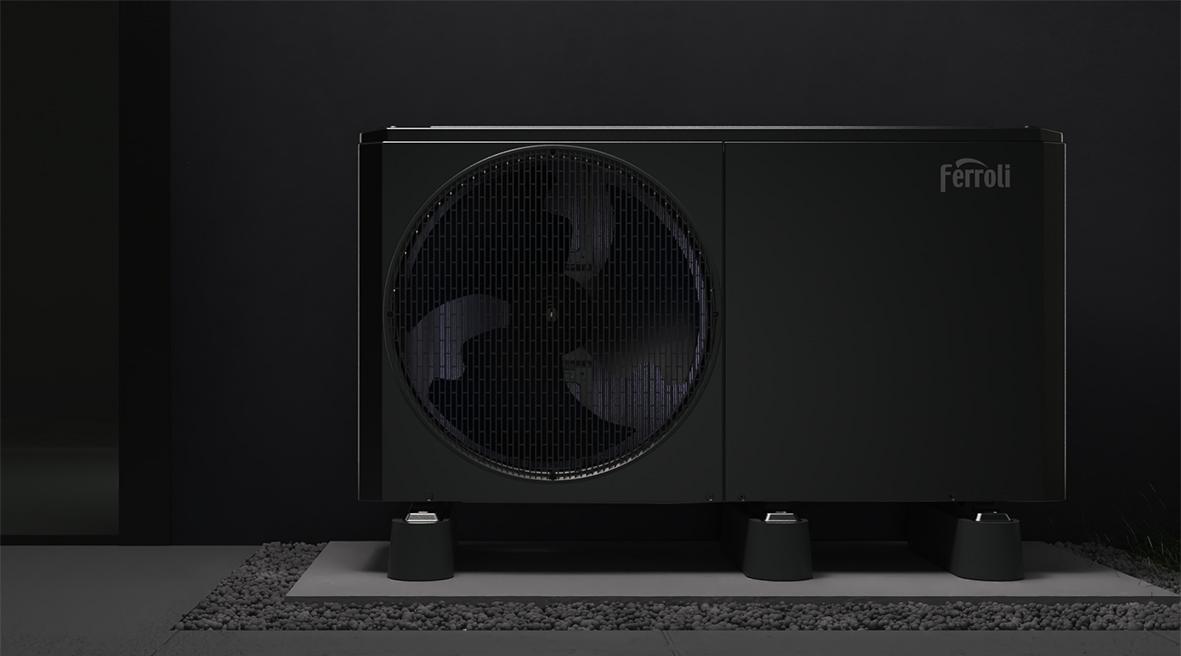 Aerotermisk varmepumpe monoblok R290 Ferroli OMNIA Life M 4 kW med fjernbetjening med reference 4B4770049 fra mærket FERROLI