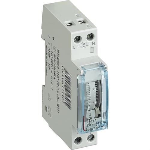 Programmerbar analog timer med vertikal daglig urskive og gangreserve med reference 412790 fra mærket LEGRAND